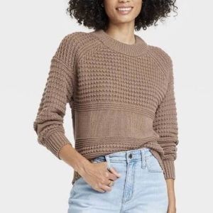 Women’s Pullover Sweater in Taupe